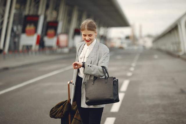 Optimize your journey! Explore the benefits of early morning flights with these effective flight hacks. Start your day with seamless travel.