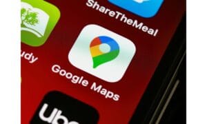 downloading offline maps for stress free travel on smartphone before trip