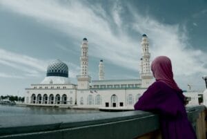 This is a snapshot of a Malaysia girl who dresses in their traditional clothing looking at their City Mosque, one of the most iconic landmark in the city, Kota Kinabalu, Malaysia. The sky is so beautiful which gives a very good background texture to the Mosque, while the purple dress colour stands out from the blue colour tone.