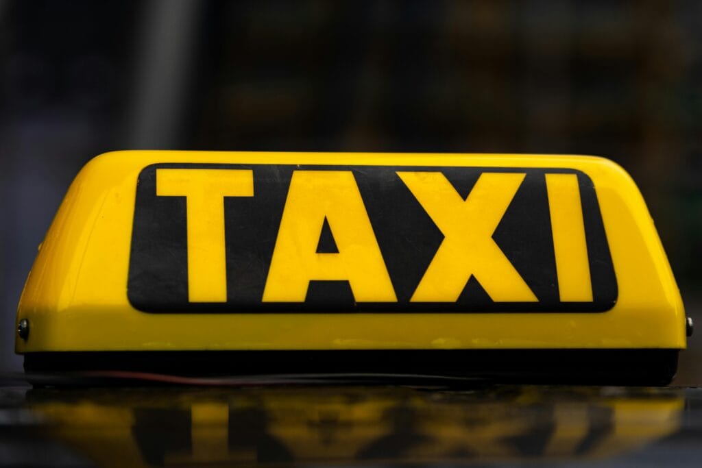 How to save money on airport taxi fares