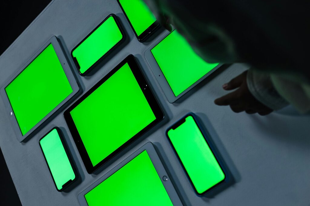 Entertainment Devices for Long Flights: Comfort, Flexibility, and Smart Packing