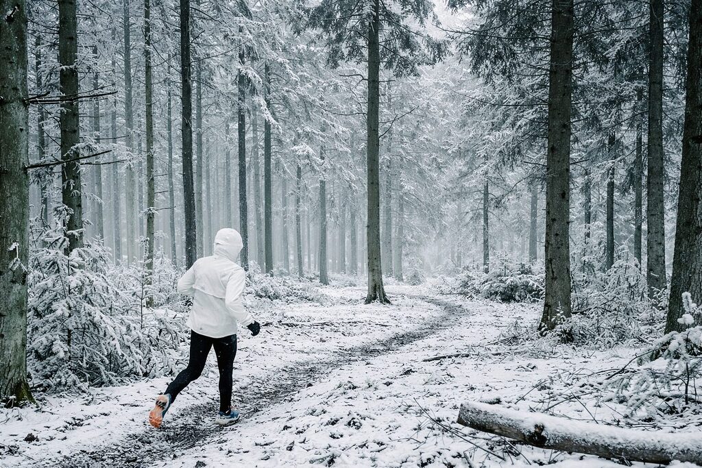 A Minimalist Layering Strategy for Long Distance Ultrarunning