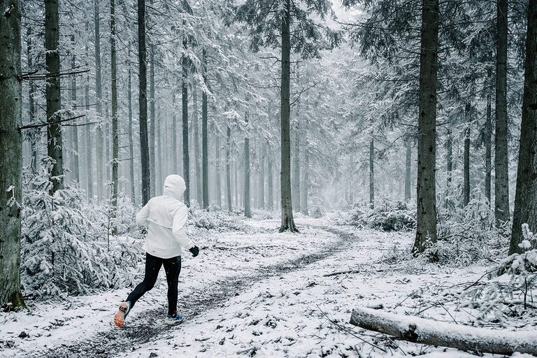 A Minimalist Layering Strategy for Long Distance Ultrarunning