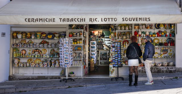 Travellers looking for best souvenir travel gifts